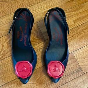 Black heels, Like new!! used only one time indoors.